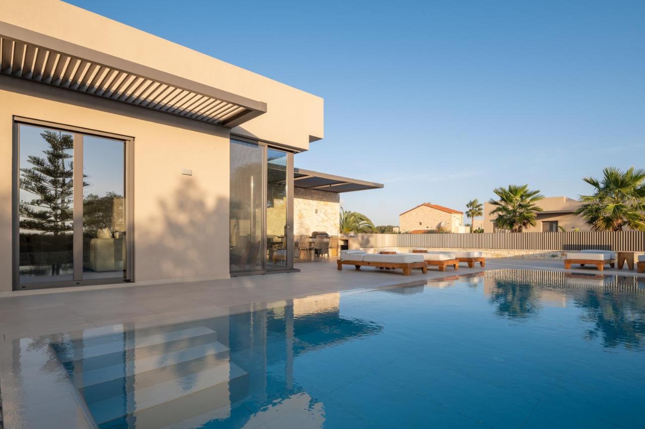 Athina Luxury Villa, With Pool & Walk To The Beach, By Thinkvilla 干尼亞 外观 照片