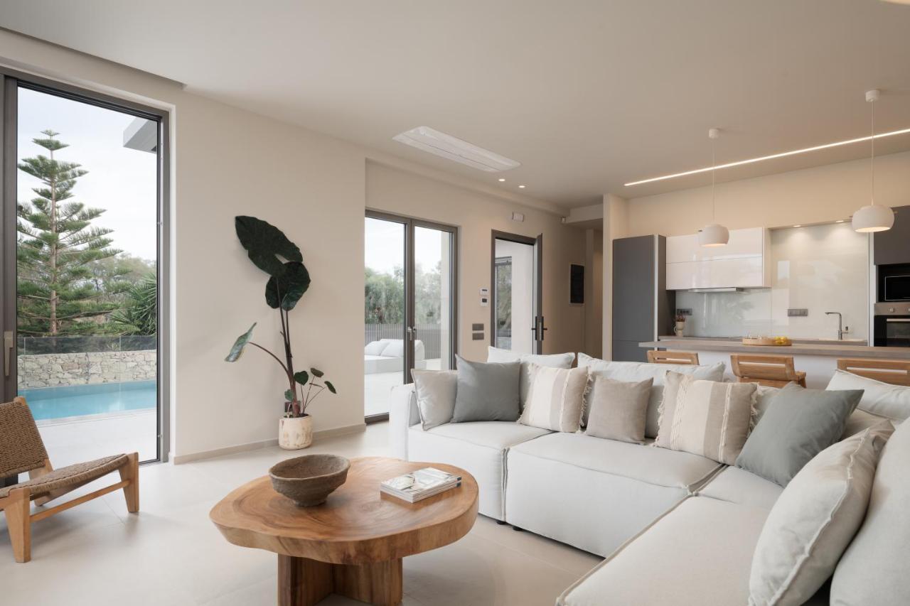 Athina Luxury Villa, With Pool & Walk To The Beach, By Thinkvilla 干尼亞 外观 照片