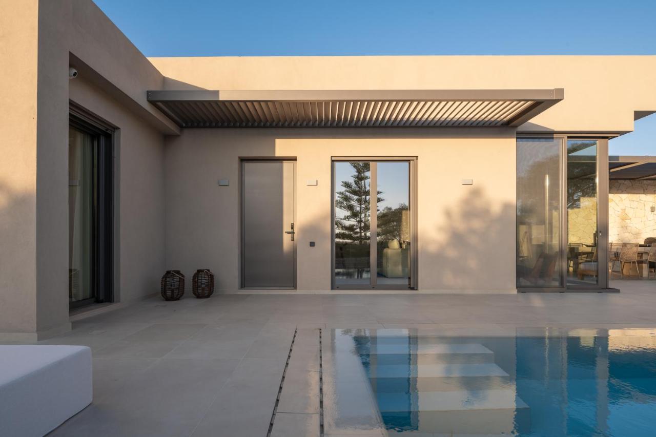 Athina Luxury Villa, With Pool & Walk To The Beach, By Thinkvilla 干尼亞 外观 照片