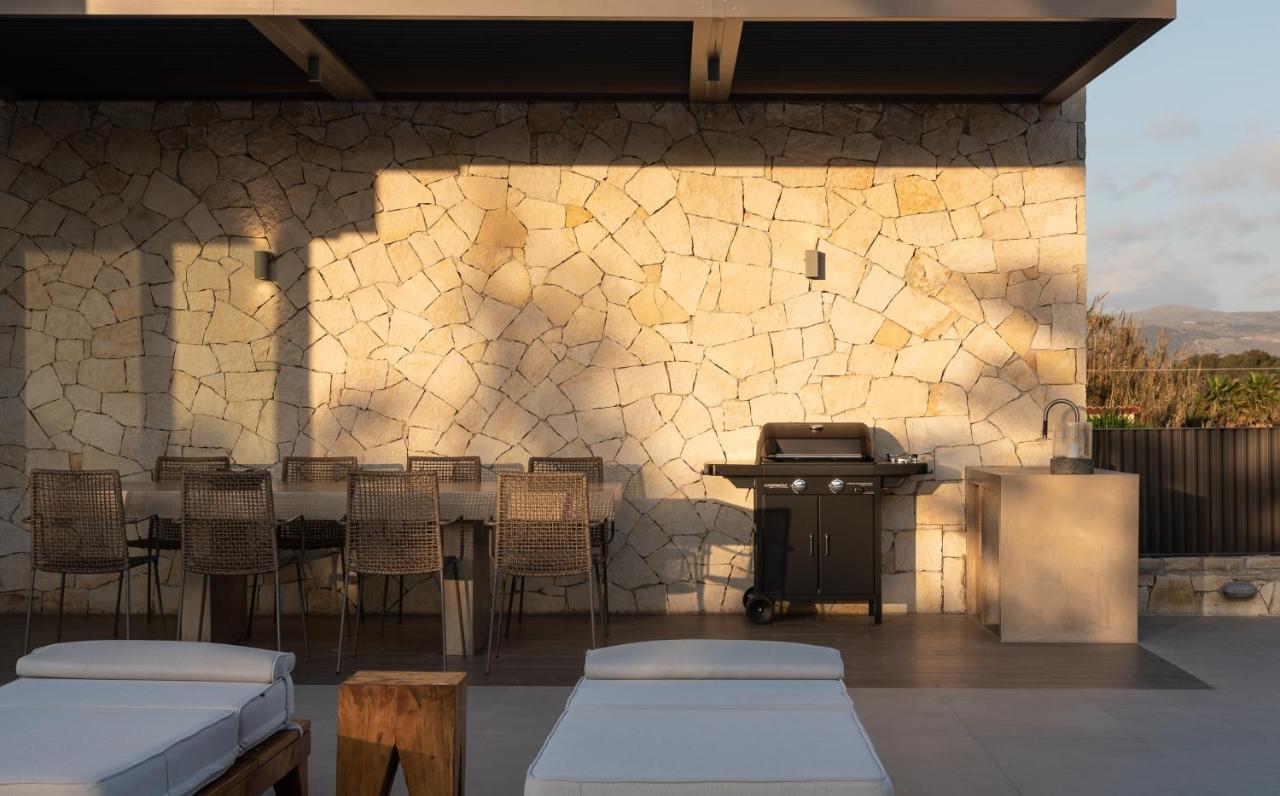Athina Luxury Villa, With Pool & Walk To The Beach, By Thinkvilla 干尼亞 外观 照片