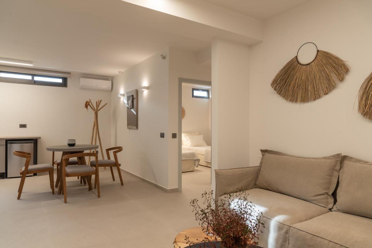 Athina Luxury Villa, With Pool & Walk To The Beach, By Thinkvilla 干尼亞 外观 照片