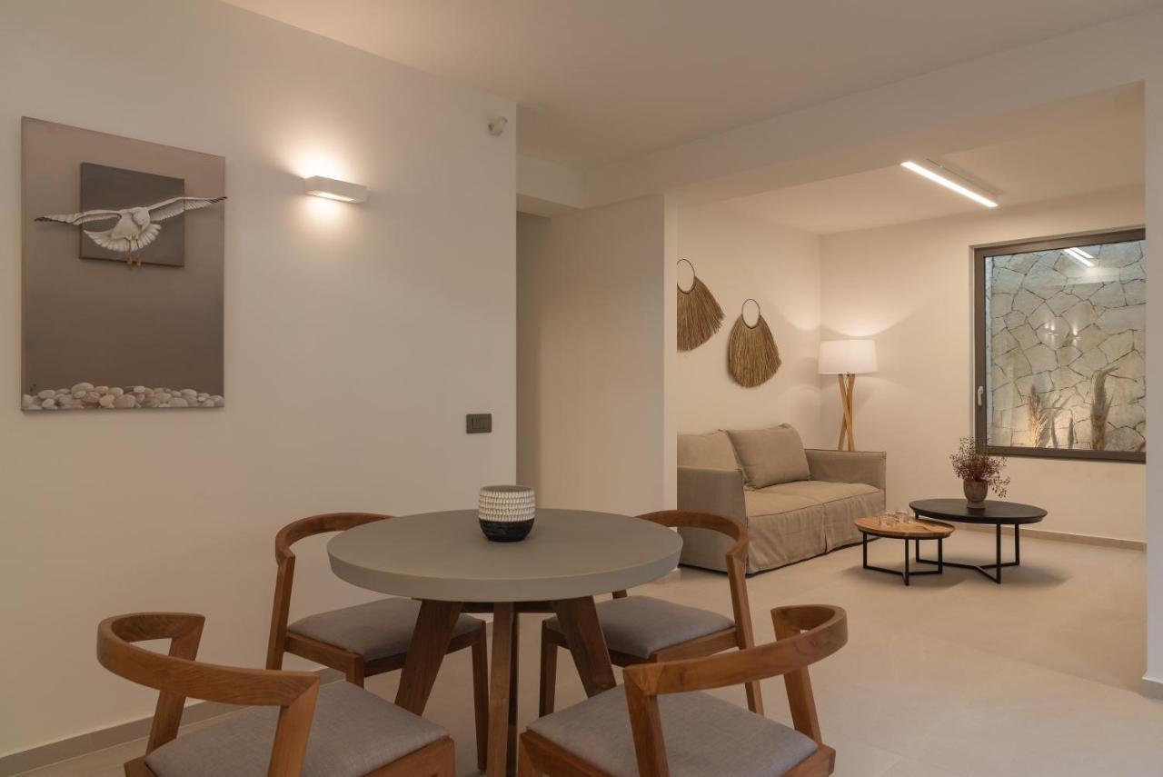 Athina Luxury Villa, With Pool & Walk To The Beach, By Thinkvilla 干尼亞 外观 照片