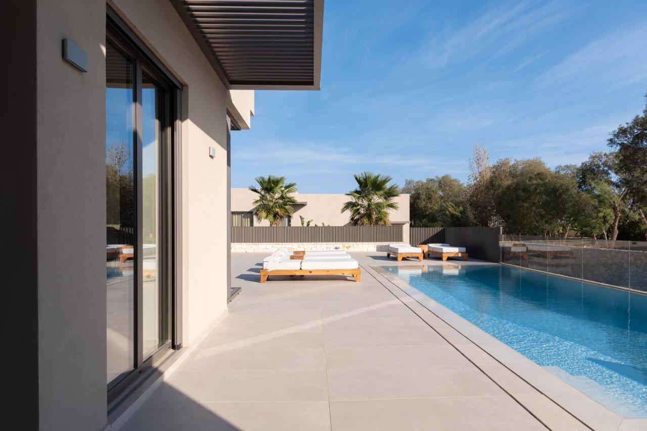 Athina Luxury Villa, With Pool & Walk To The Beach, By Thinkvilla 干尼亞 外观 照片