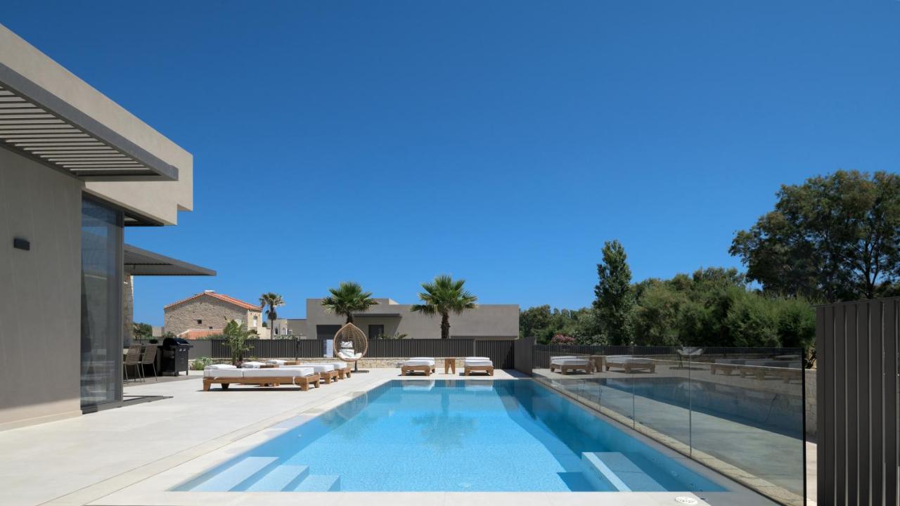 Athina Luxury Villa, With Pool & Walk To The Beach, By Thinkvilla 干尼亞 外观 照片