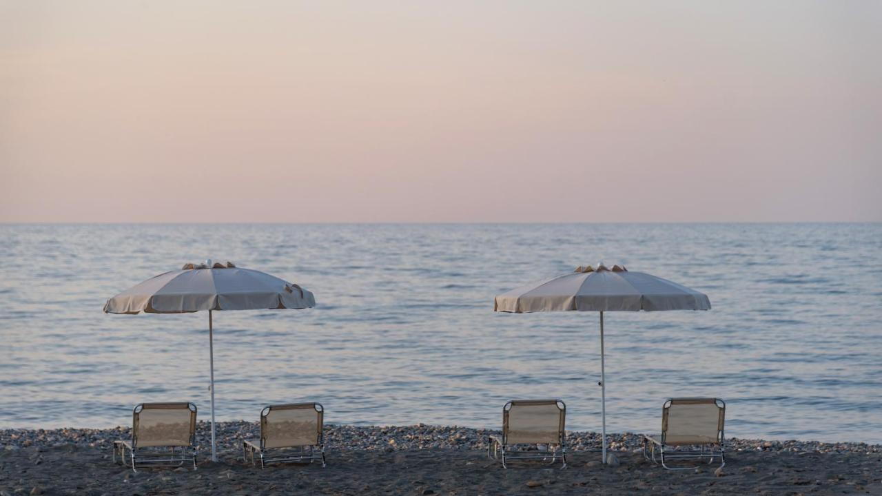 Athina Luxury Villa, With Pool & Walk To The Beach, By Thinkvilla 干尼亞 外观 照片